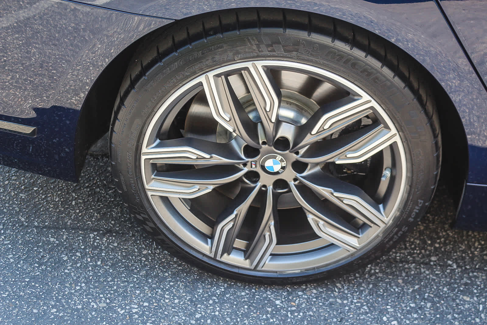 Used 2022 BMW M760i xDrive AWD/4WD image 6