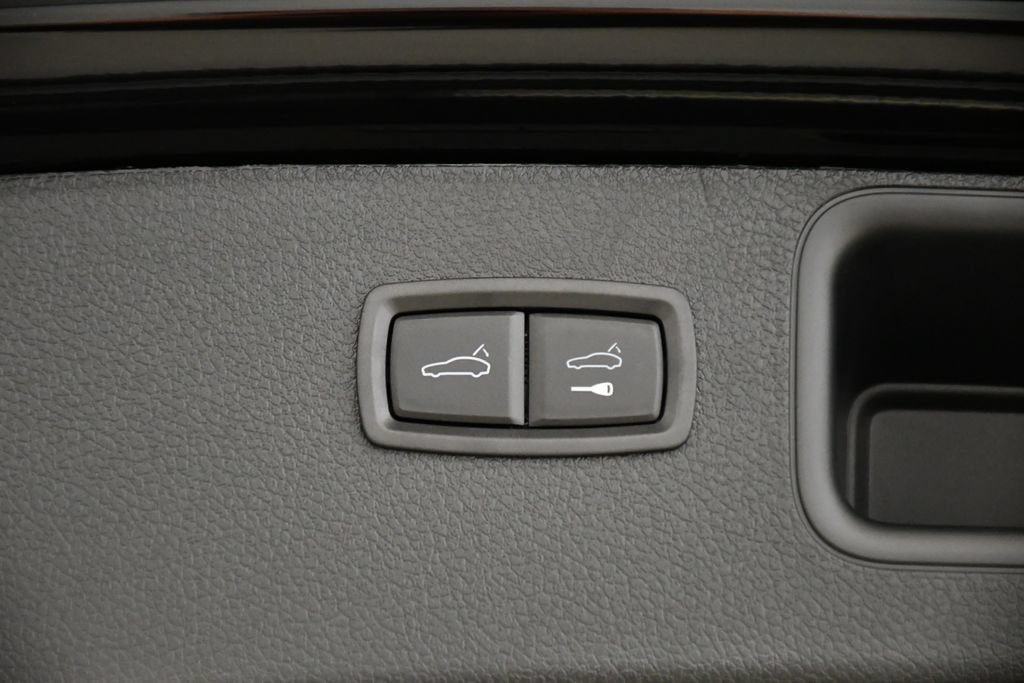 Certified 2026 Porsche Macan AWD/4WD image 60