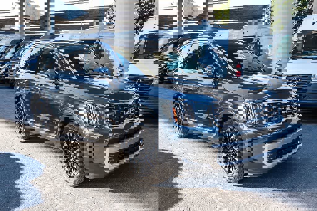 Used 2023 Kia Telluride SX Prestige image 3