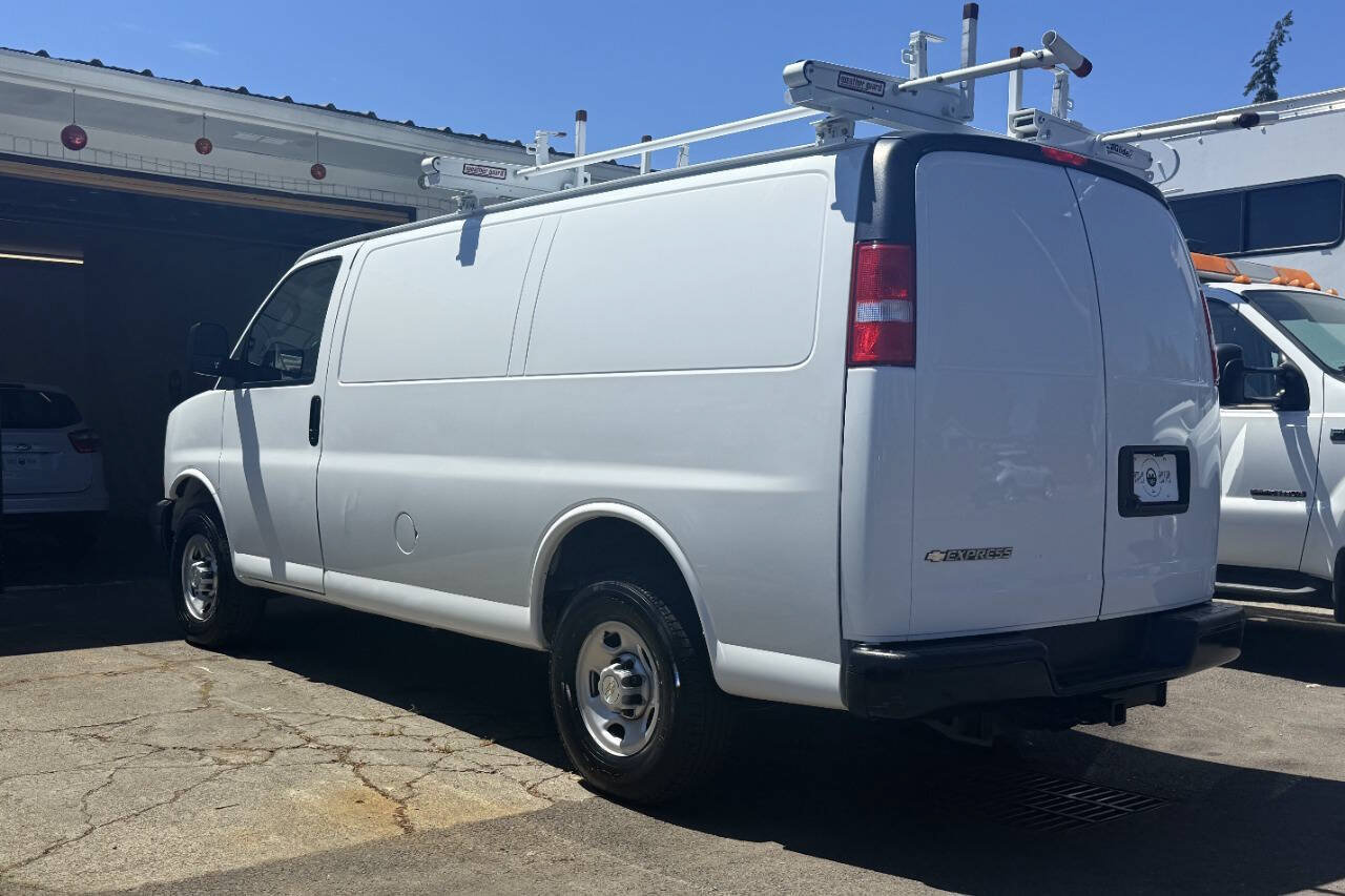 Used 2020 Chevrolet Express 2500 w/ Driver Convenience Package RWD image 7