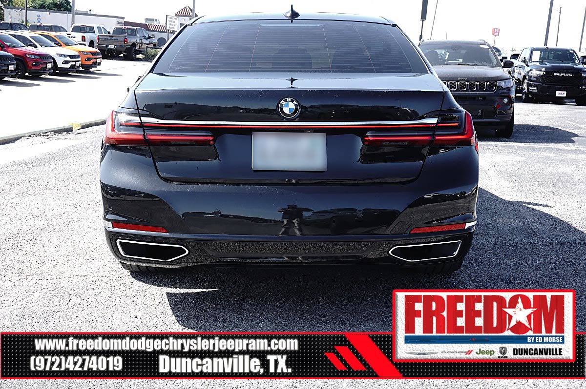 Used 2021 BMW 740i w/ Premium Package RWD image 4