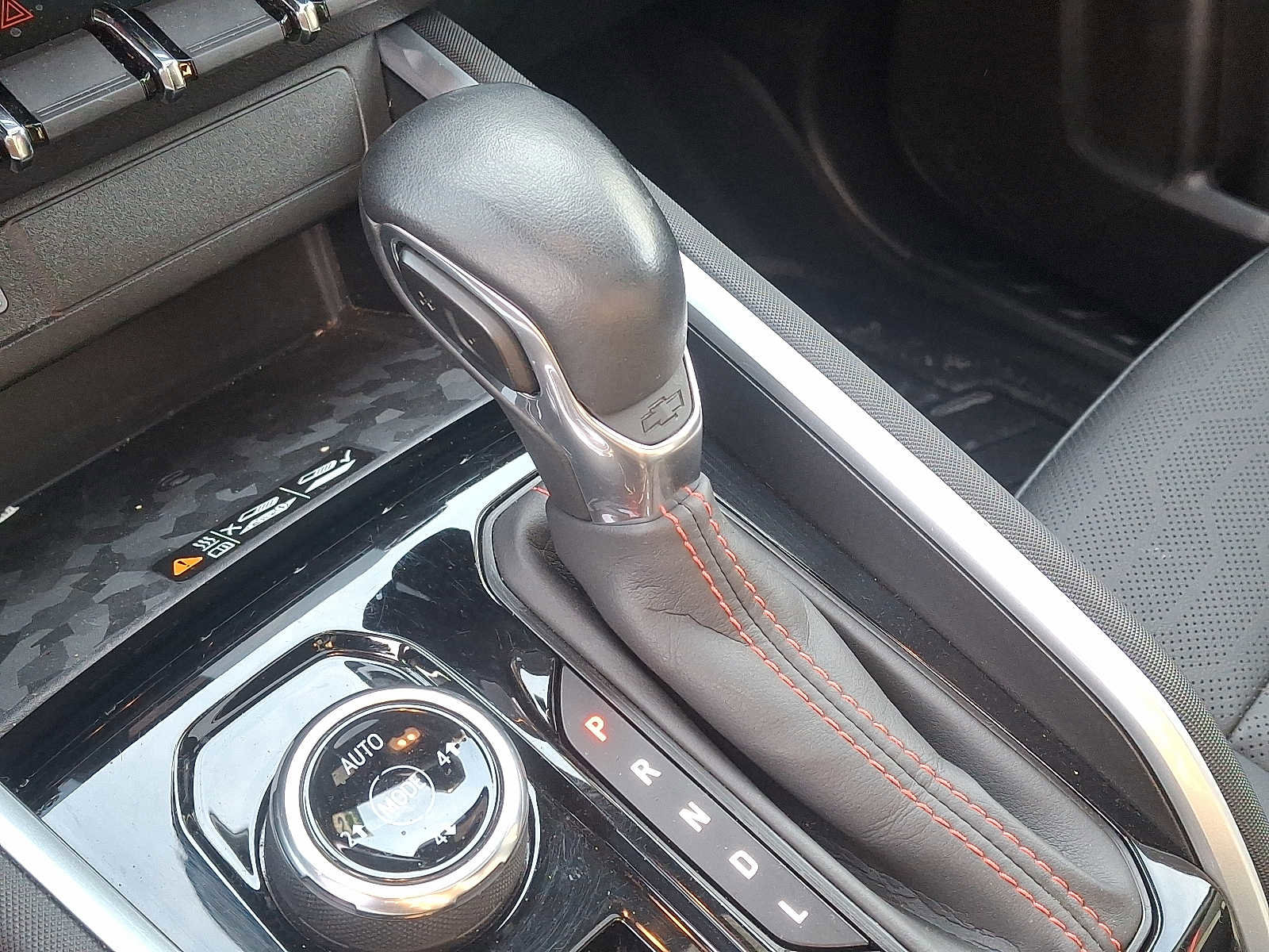 Used 2024 Chevrolet Colorado Z71 w/ Z71 Convenience Package 2 image 15