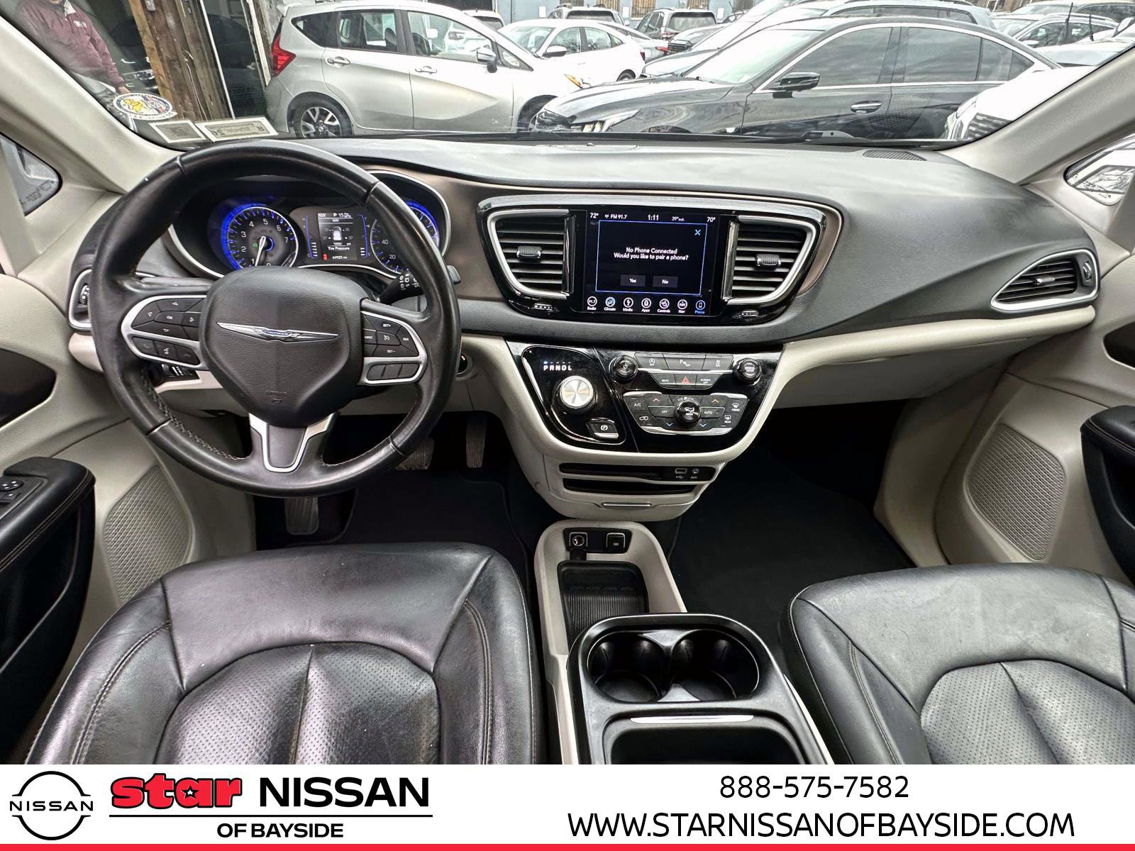 Used 2018 Chrysler Pacifica Touring-L image 15
