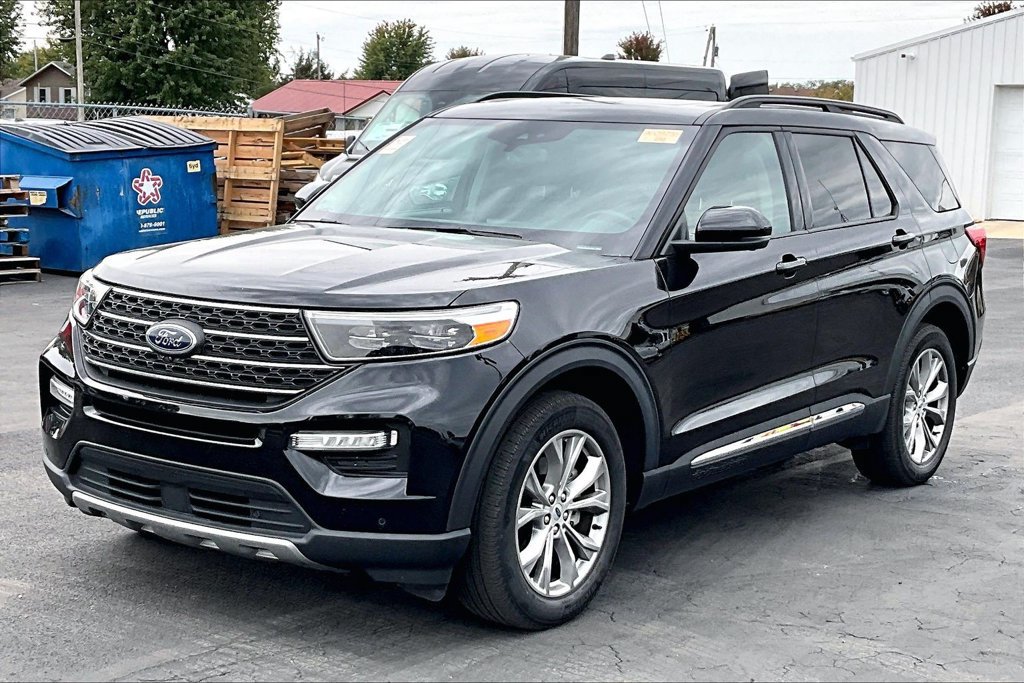 Used 2023 Ford Explorer XLT w/ Equipment Group 202A AWD/4WD image 2