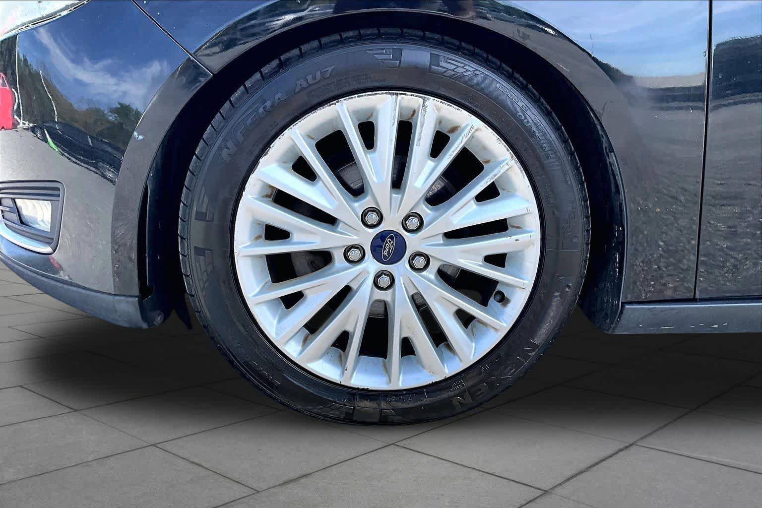 Used 2016 Ford Focus Titanium FWD image 11