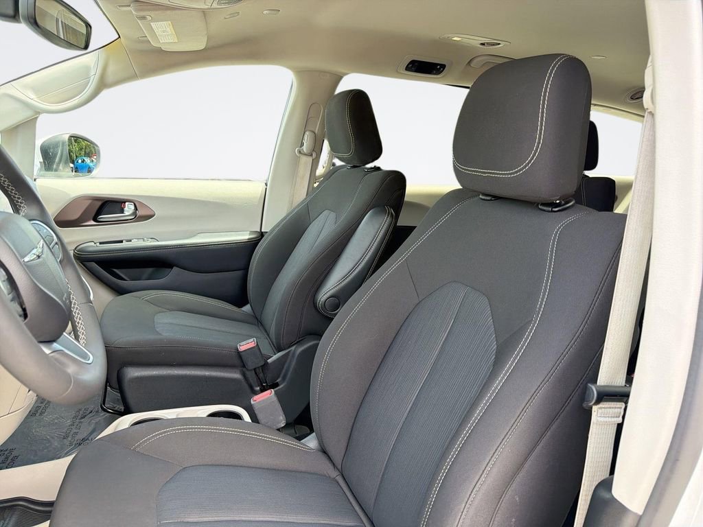 Used 2023 Chrysler Voyager LX FWD image 22