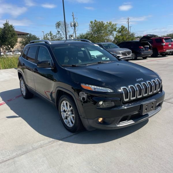 Used 2018 Jeep Cherokee Latitude Plus w/ Comfort/Convenience Group