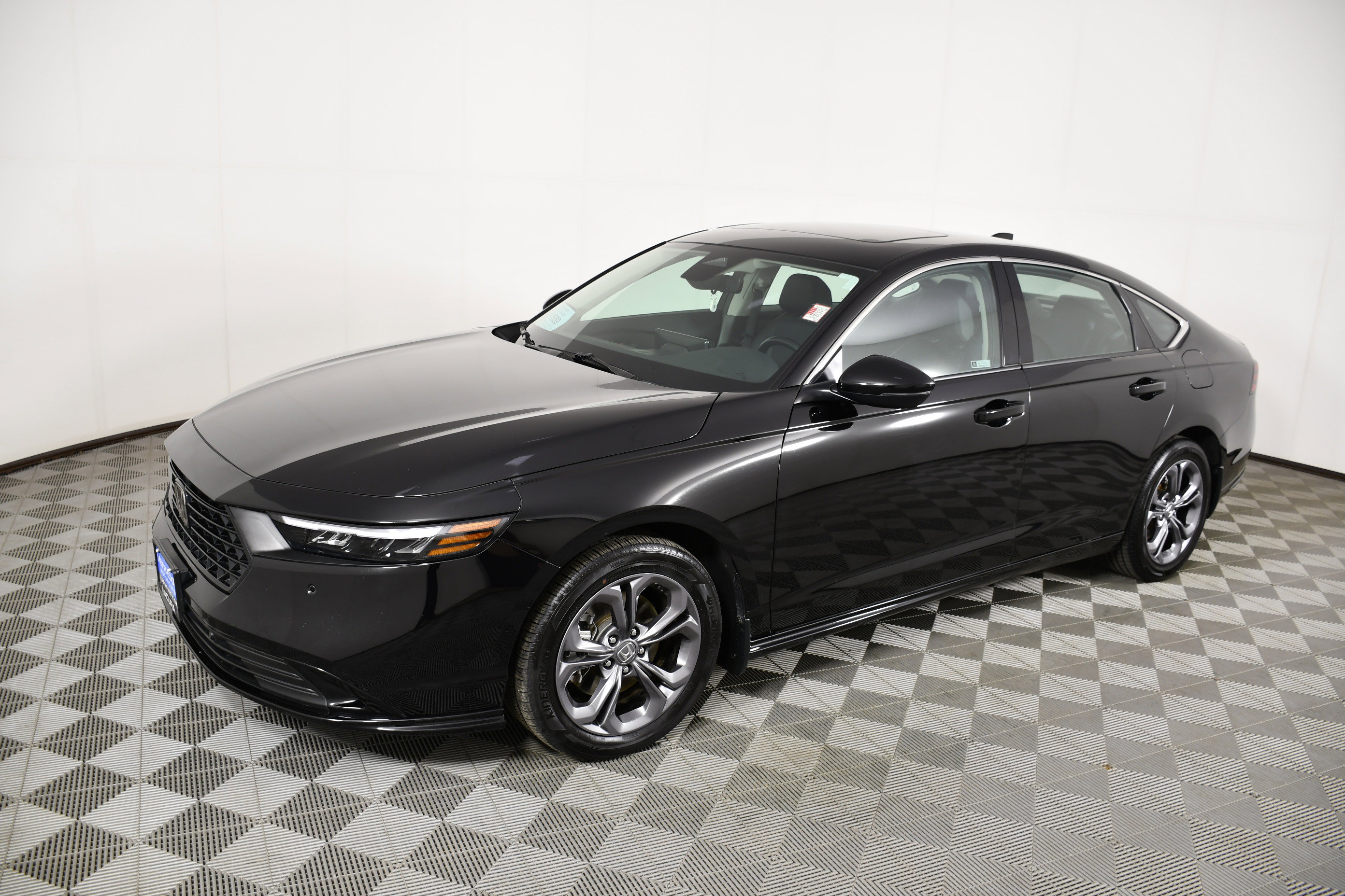 Used 2025 Honda Accord EX-L image 9