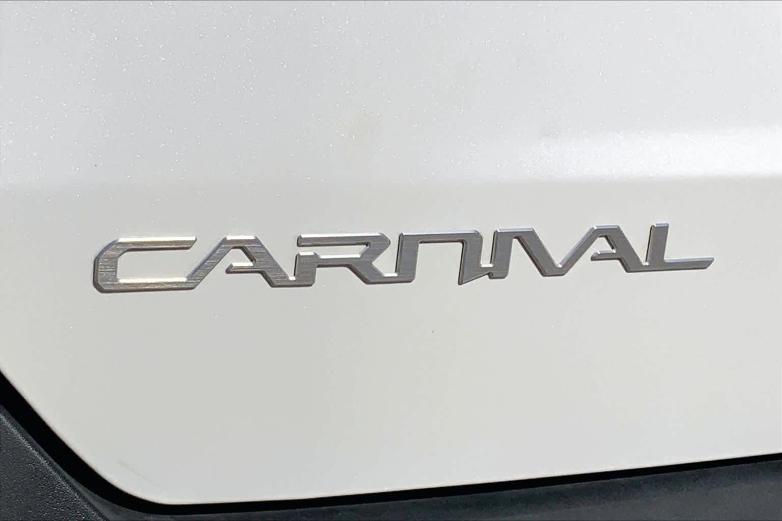 Used 2025 Kia Carnival FWD image 10