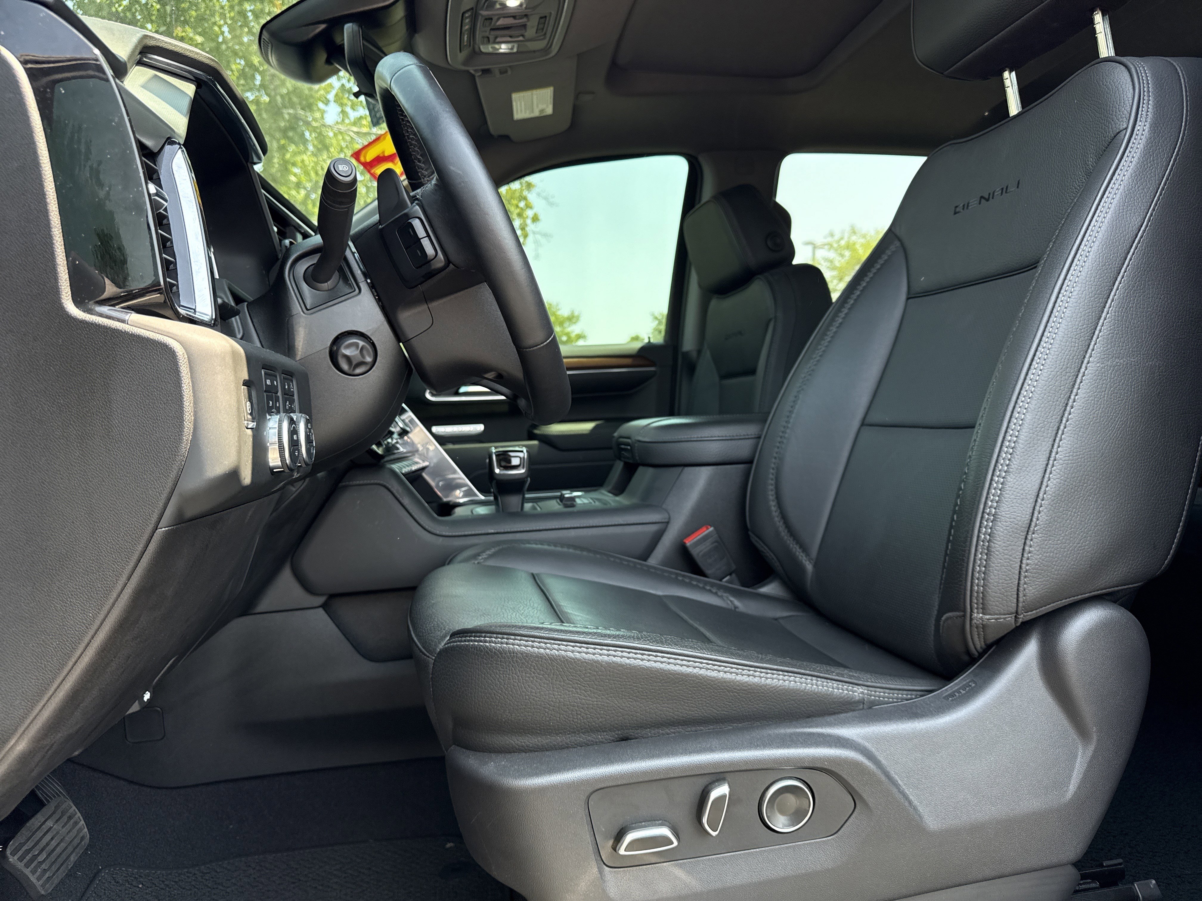 Used 2024 GMC Sierra 1500 Denali AWD/4WD image 16