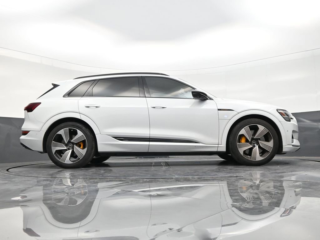 Used 2023 Audi e-tron Premium Plus w/ Premium Plus Package image 25