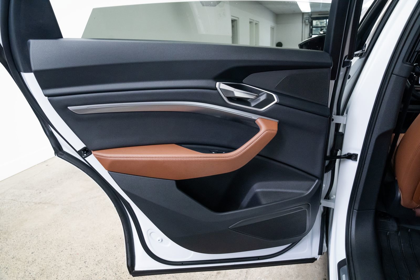 Used 2024 Audi Q8 e-tron Premium image 18