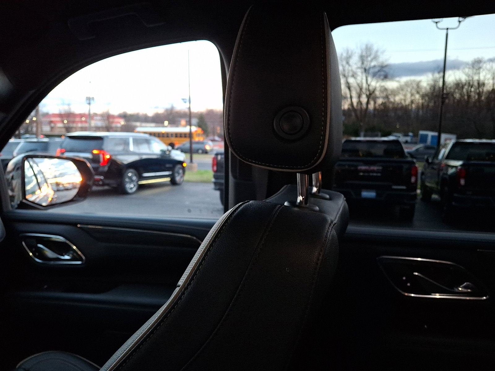 Certified 2023 GMC Yukon SLT w/ SLT Luxury Package image 17