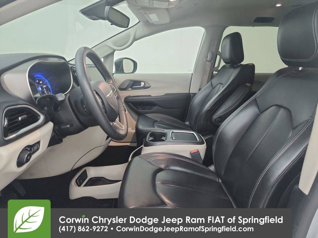 Certified 2023 Chrysler Pacifica Touring-L image 18