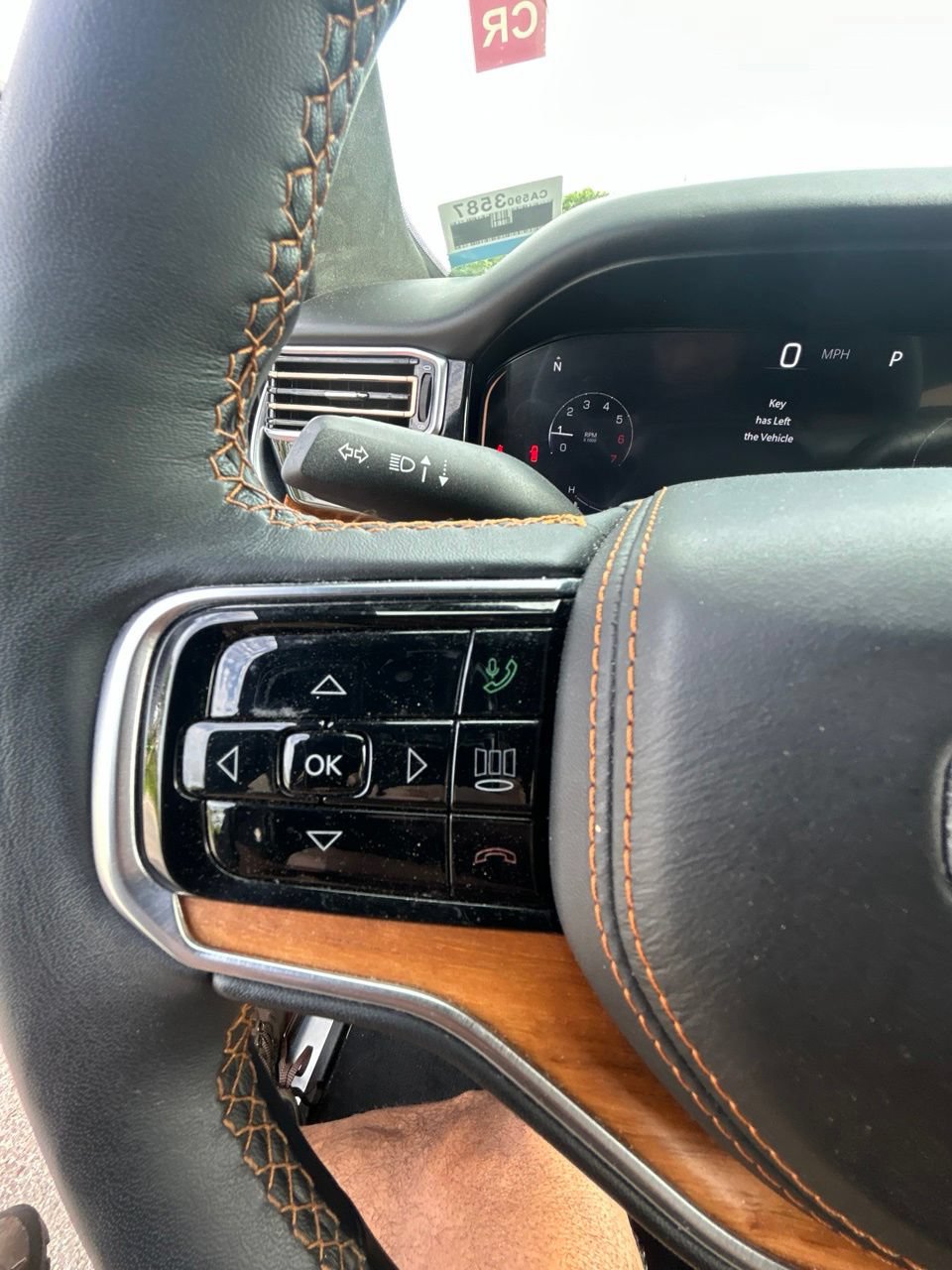 Used 2024 Jeep Grand Wagoneer Series III w/ Rear-Seat Entertainment Group AWD/4WD image 21