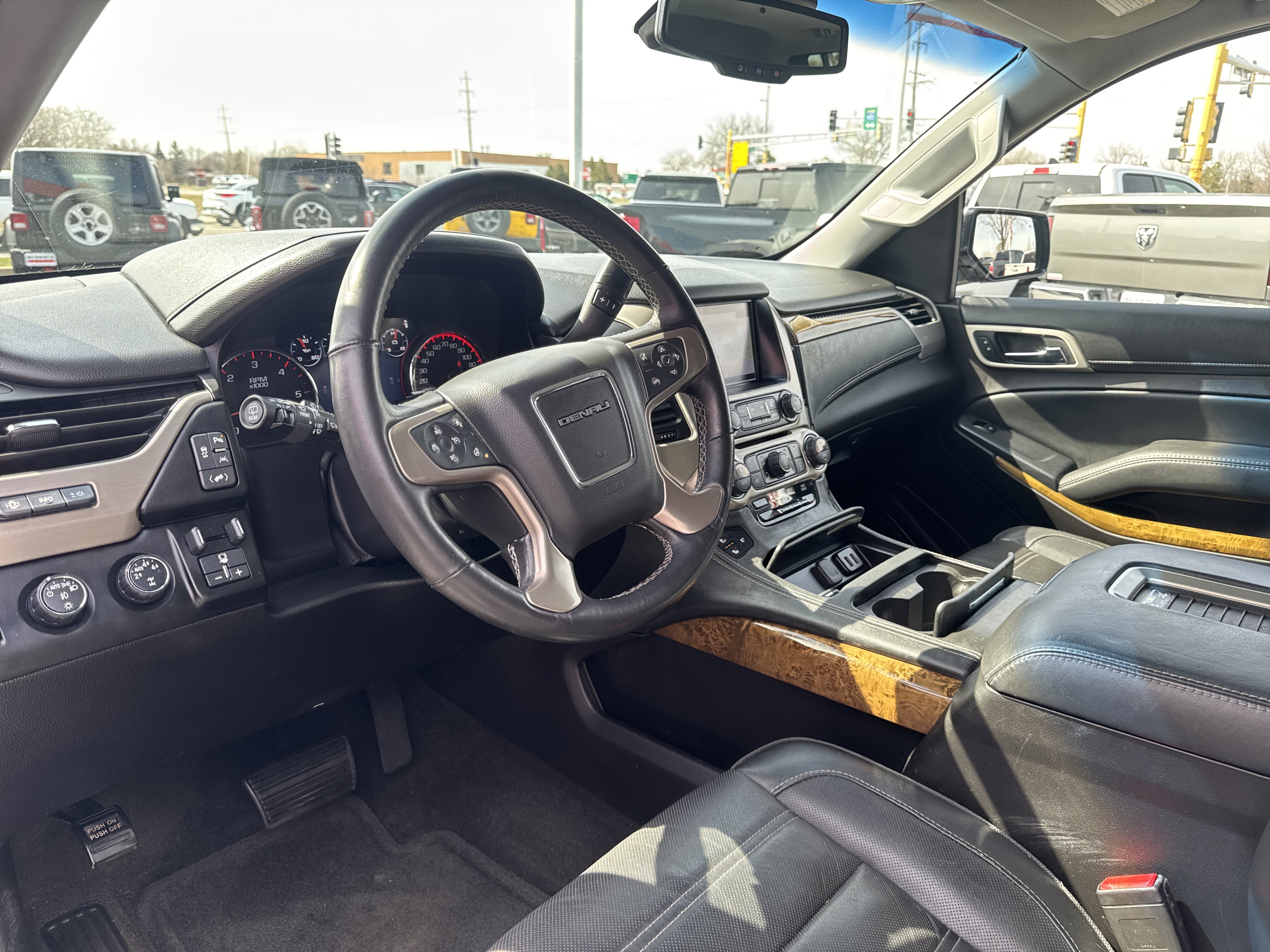 Used 2016 GMC Yukon XL Denali w/ Open Road Package AWD/4WD image 18