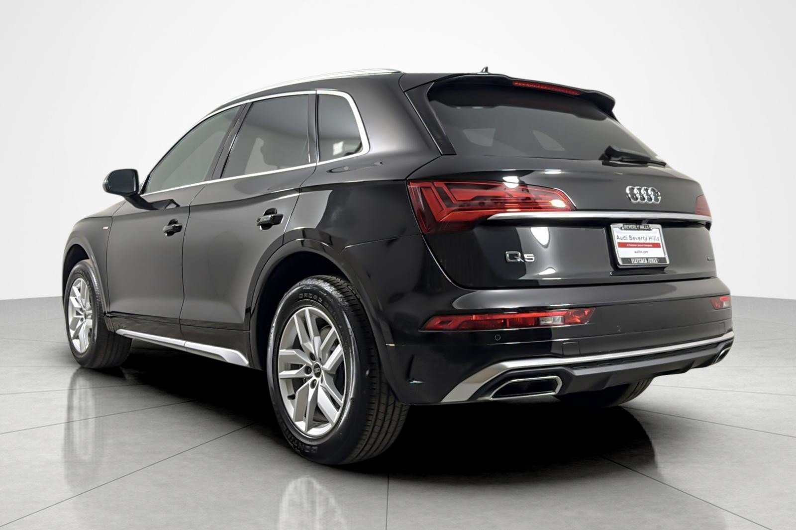 Used 2023 Audi Q5 2.0T Premium w/ Convenience Package AWD/4WD image 3