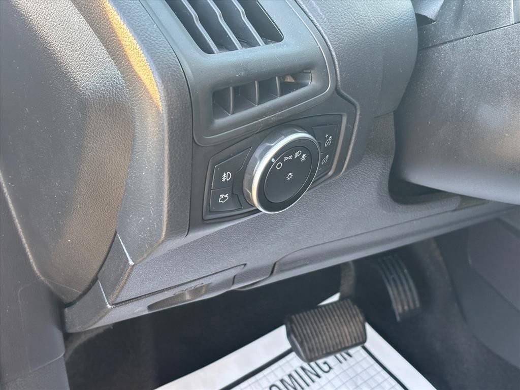 Used 2017 Ford Focus SEL image 9
