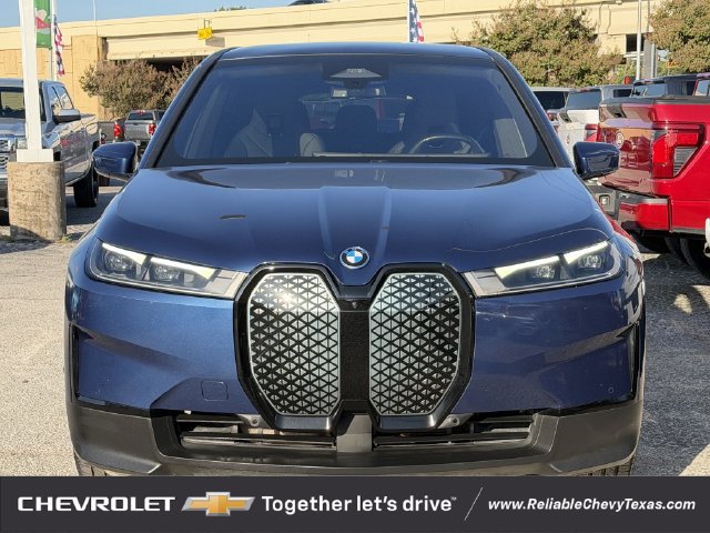 Used 2022 BMW iX xDrive50 w/ Premium Package AWD/4WD image 8