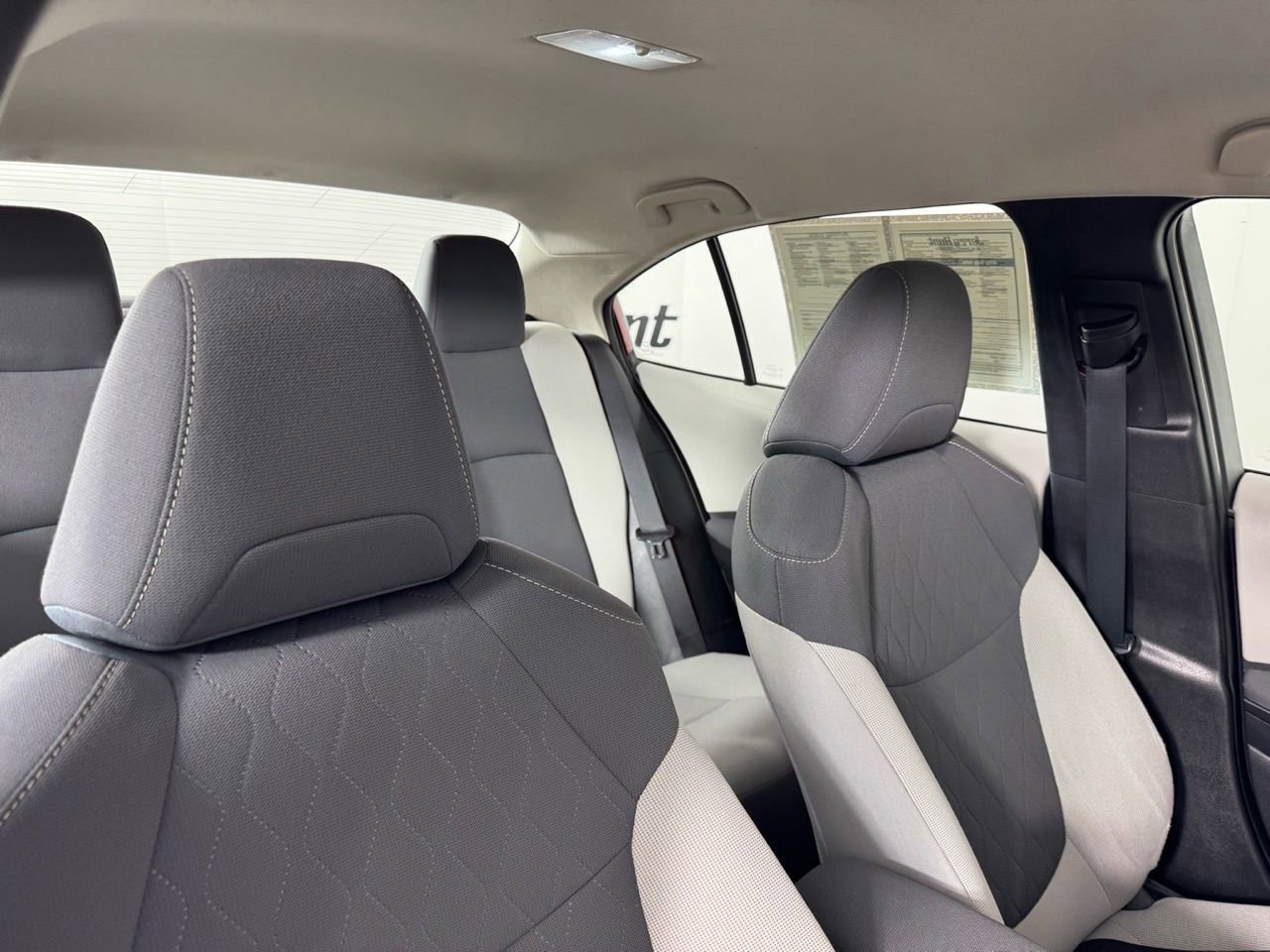 Used 2022 Toyota Corolla LE image 30