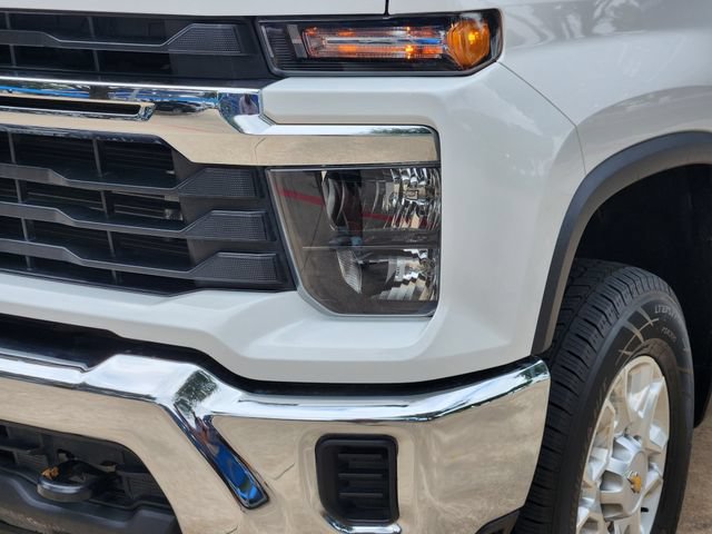 Used 2024 Chevrolet Silverado 2500 LT AWD/4WD image 17