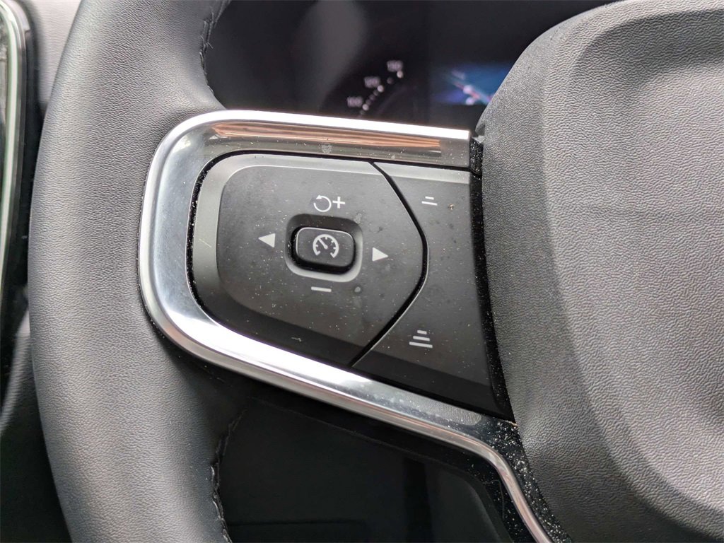 Used 2023 Volvo XC40 B5 Plus AWD/4WD image 26