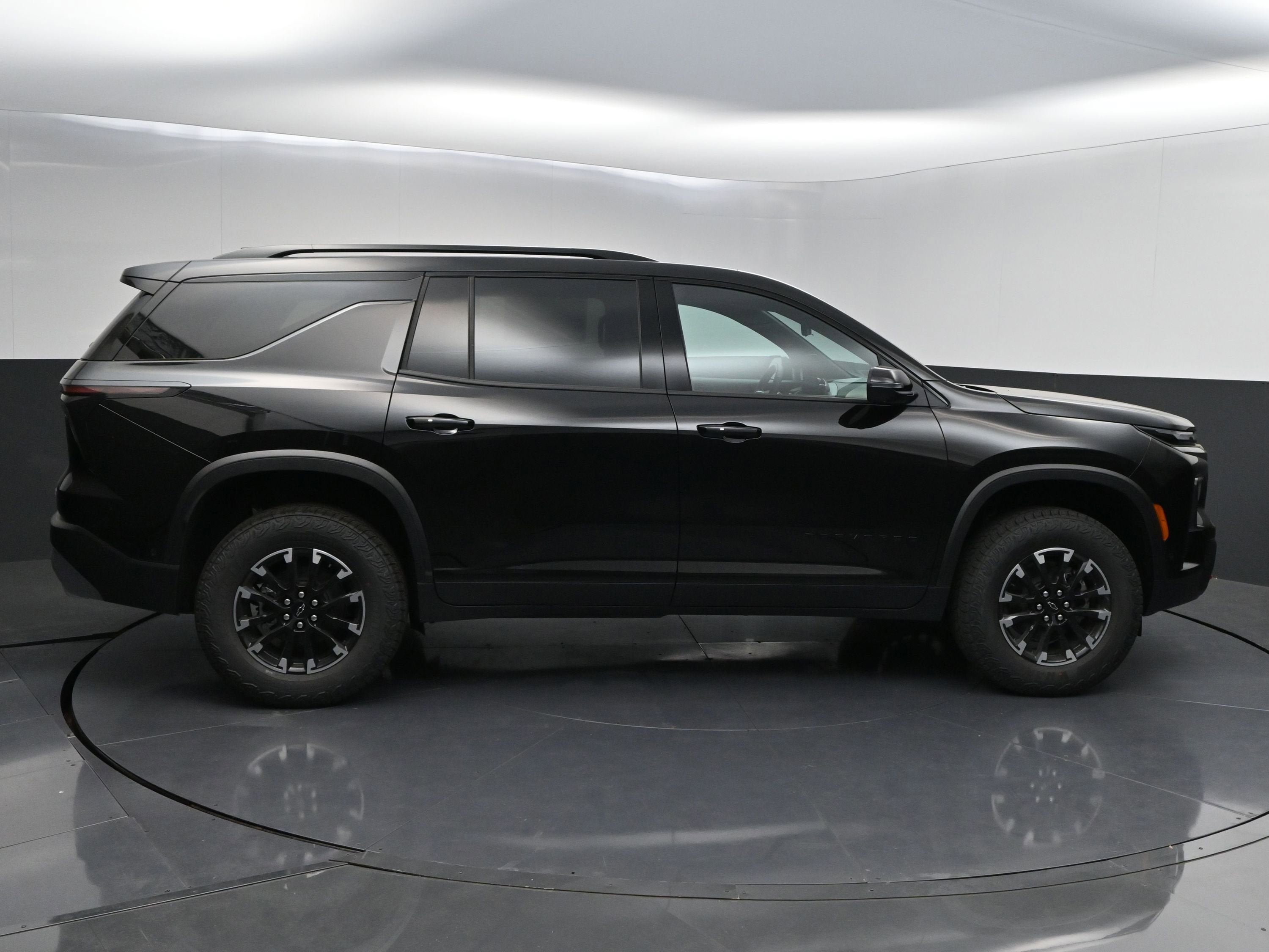 New 2026 Chevrolet Traverse Z71 w/ Enhanced Driving Package AWD/4WD image 8