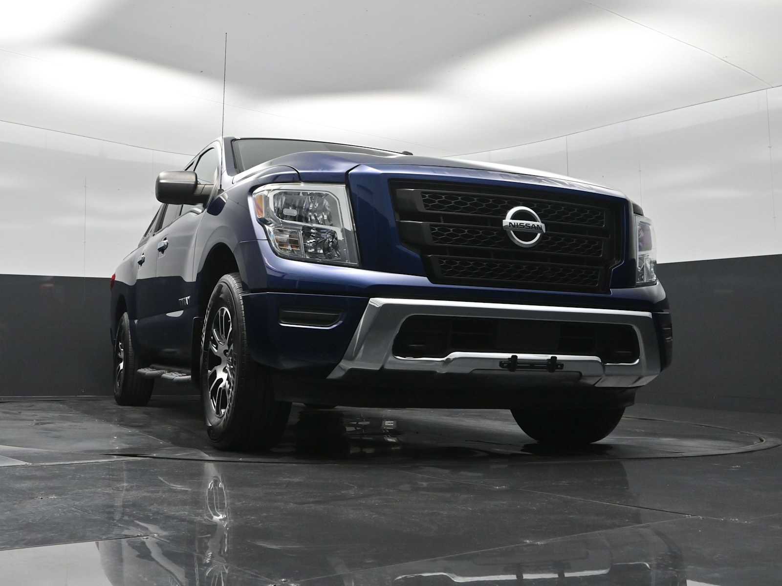 Used 2021 Nissan Titan SV w/ Accessory Utility Package AWD/4WD image 24