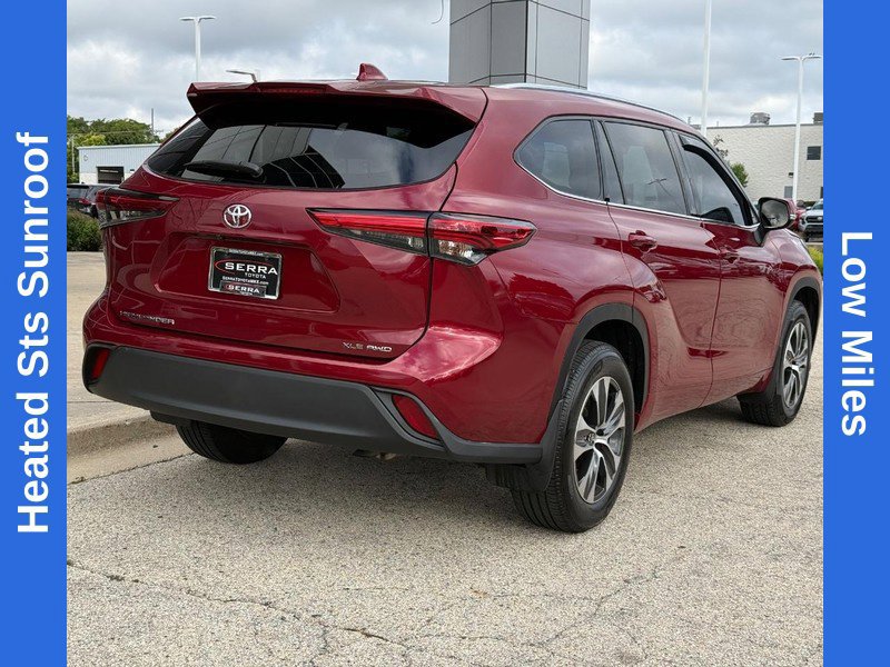 Used 2021 Toyota Highlander XLE AWD/4WD image 3