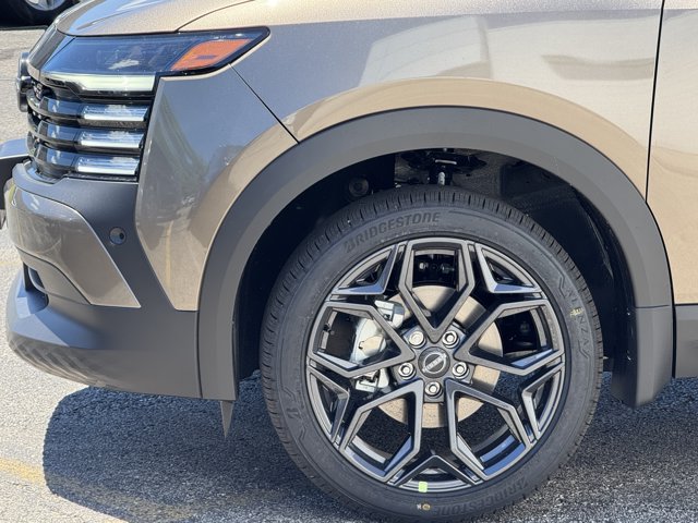 New 2026 Nissan Kicks SR w/ Cold Weather Package AWD/4WD image 25