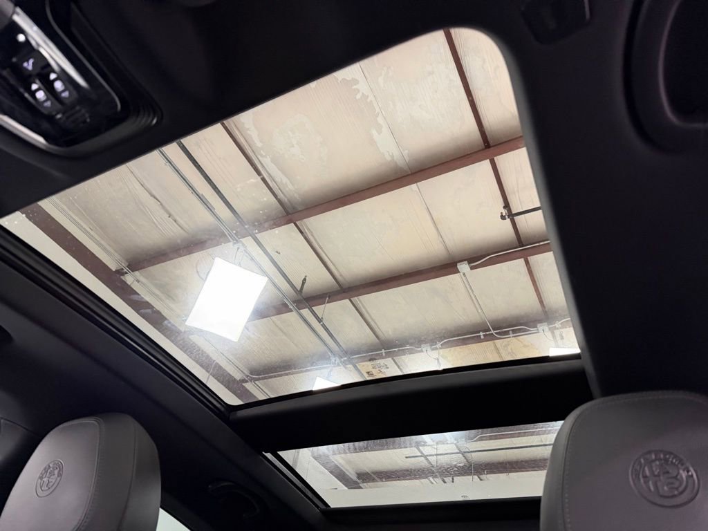 Used 2023 Alfa Romeo Stelvio Veloce image 27