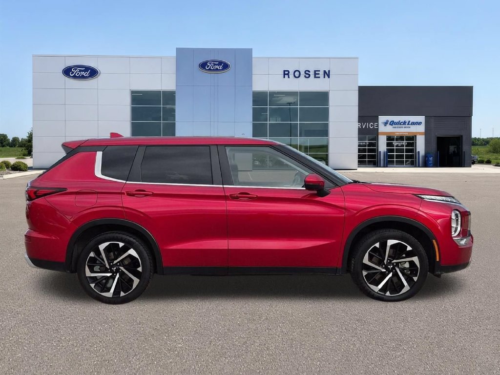 Used 2024 Mitsubishi Outlander SE AWD/4WD image 2