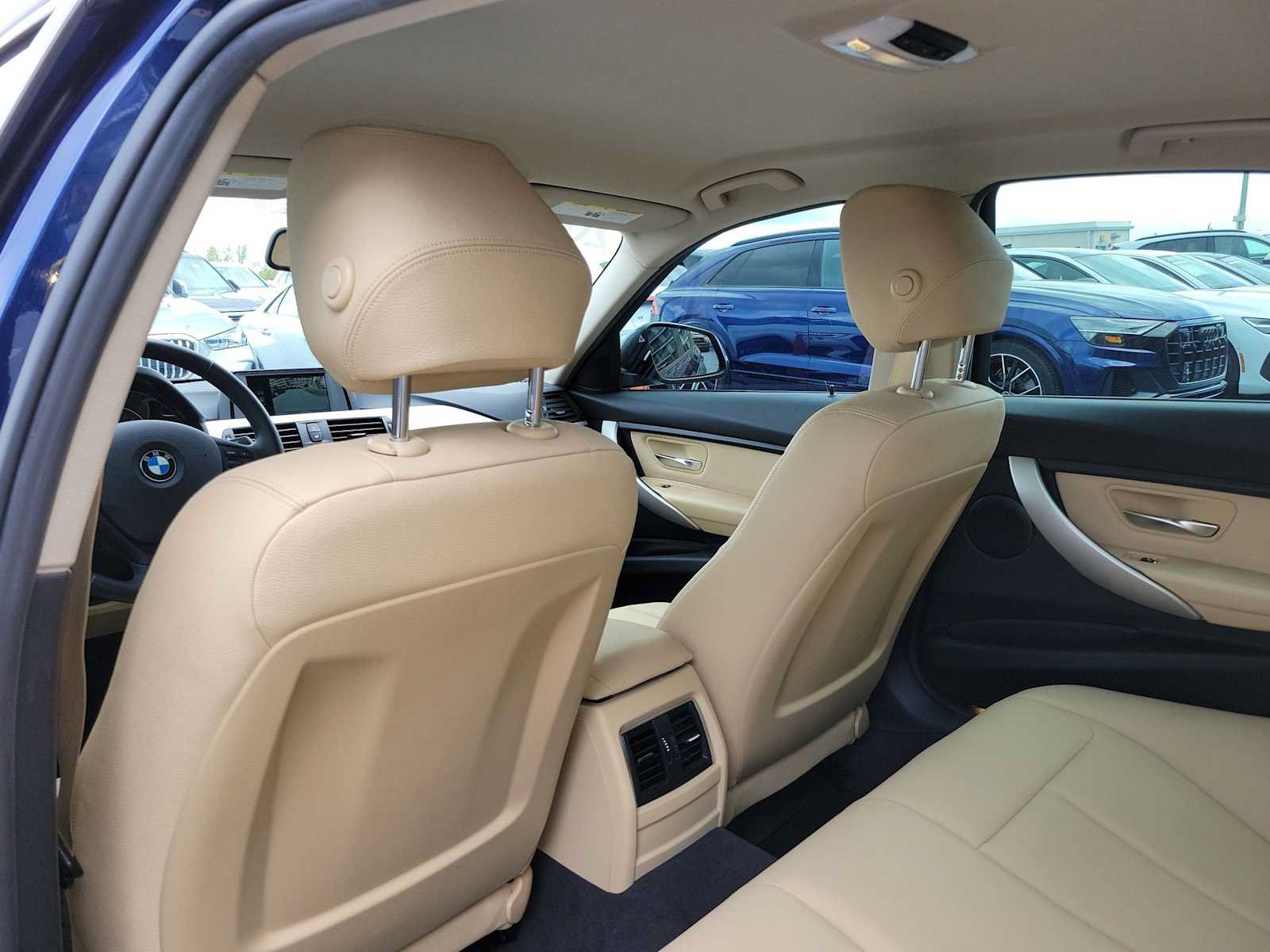 Used 2018 BMW 320i Sedan RWD image 16