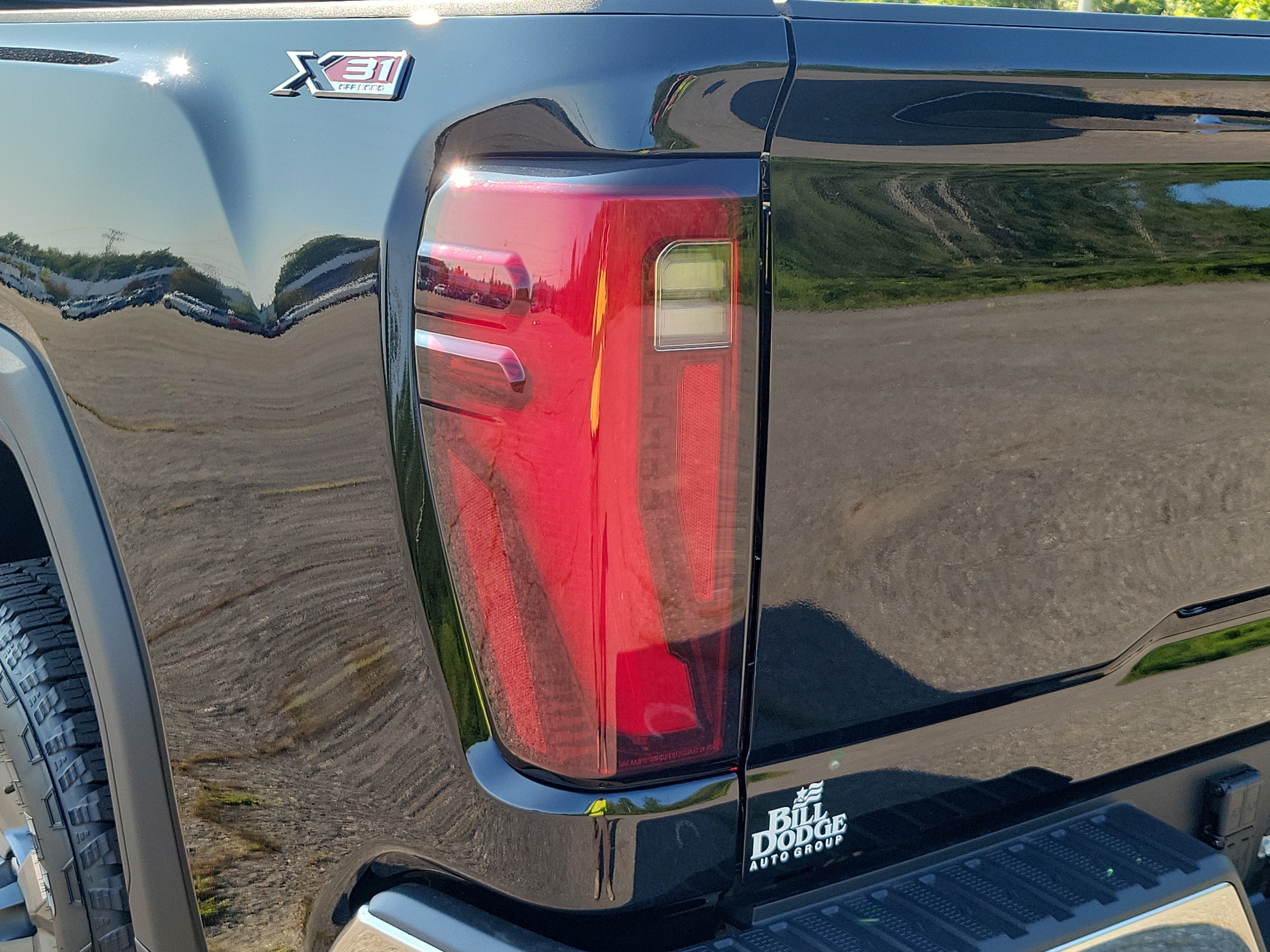 New 2026 GMC Sierra 3500 SLT w/ SLT Premium Package AWD/4WD image 15