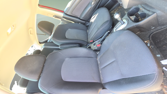 Used 2015 Nissan Versa SV FWD image 10