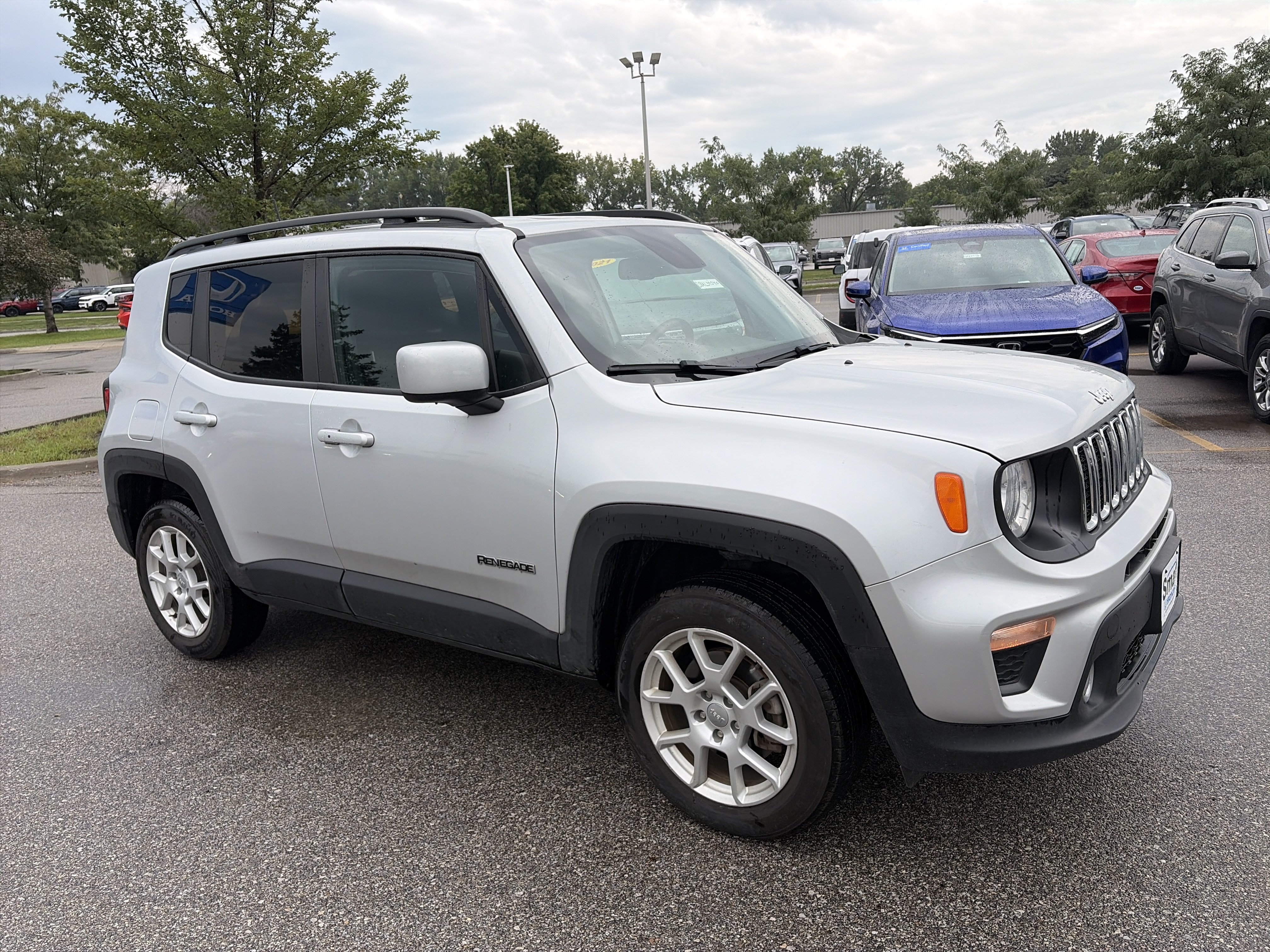 Used 2020 Jeep Renegade Latitude w/ Cold Weather Group AWD/4WD image 3