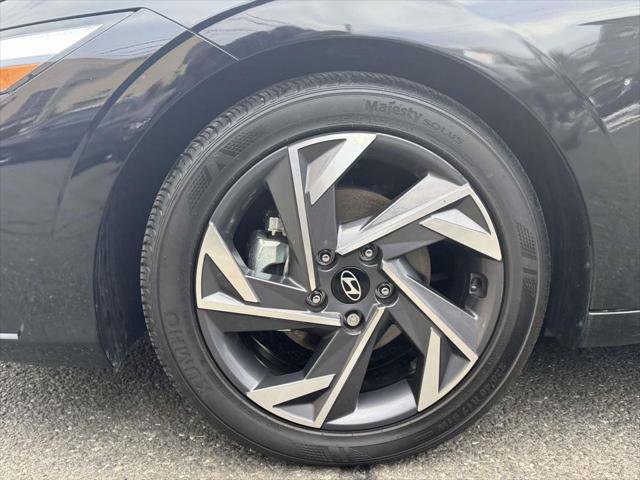 Used 2025 Hyundai Elantra SEL image 8