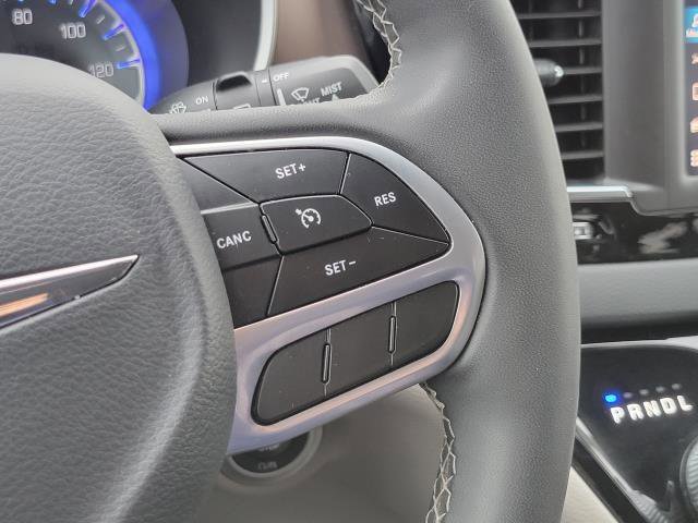 Used 2023 Chrysler Voyager LX image 15