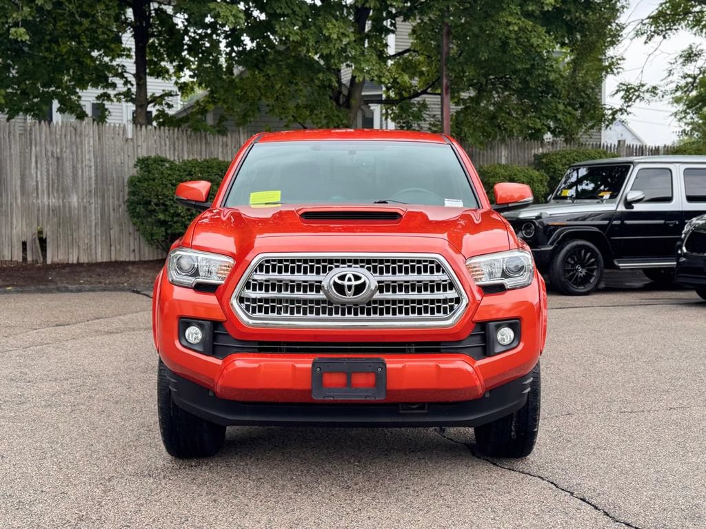 Used 2016 Toyota Tacoma TRD Sport w/ Towing Package AWD/4WD image 9