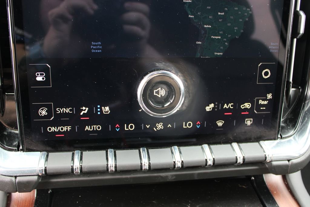 Used 2025 GMC Yukon Denali image 52