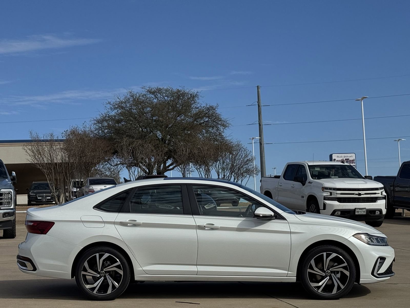 New 2026 Volkswagen Jetta SEL image 3