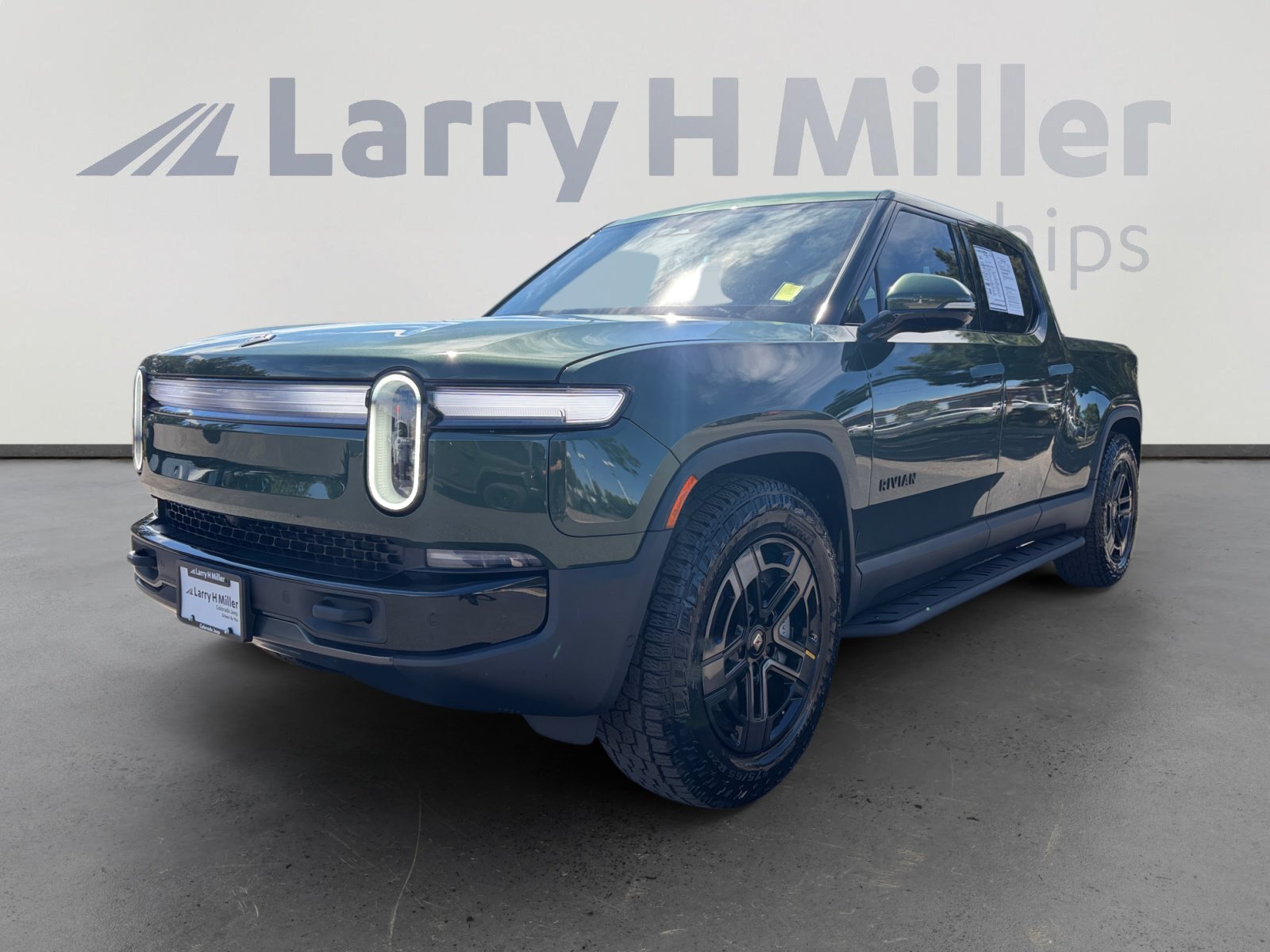 Used 2025 Rivian R1T Adventure AWD/4WD image 1