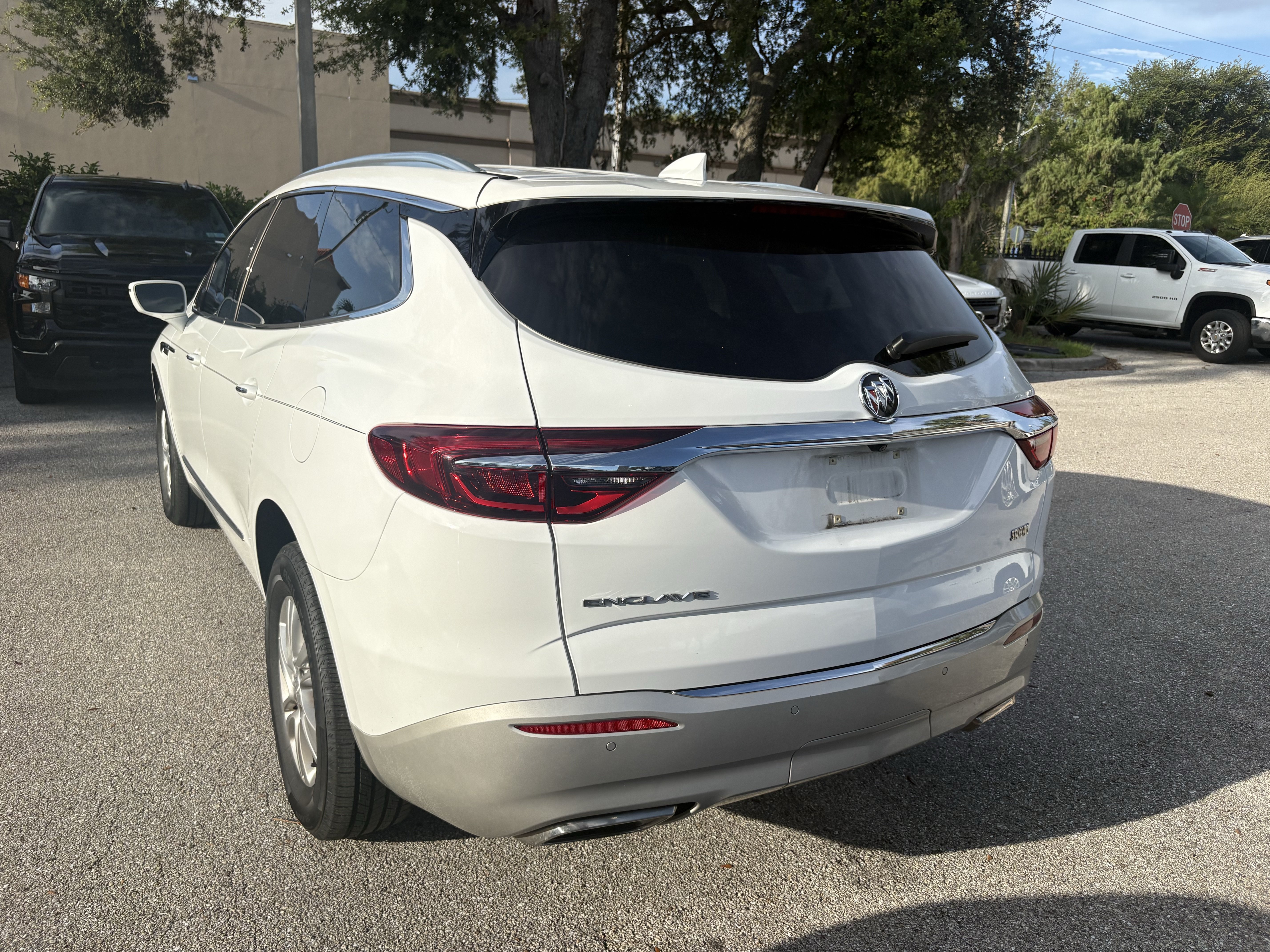 Used 2020 Buick Enclave Essence w/ Sound and Sites Package FWD image 5