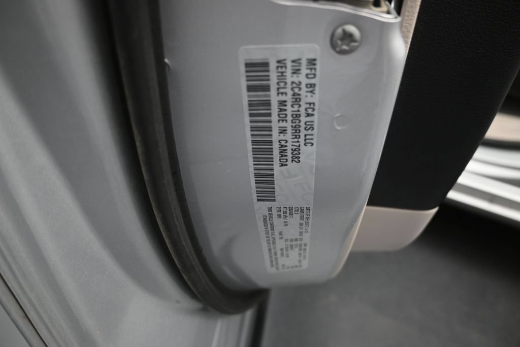 Used 2024 Chrysler Pacifica Touring-L FWD image 19