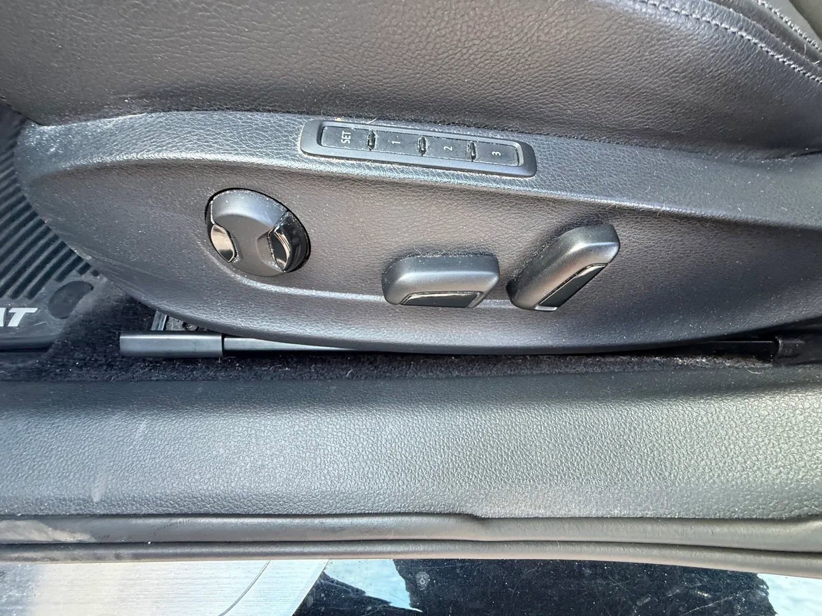 Used 2018 Volkswagen Passat 3.6 SEL Premium image 17