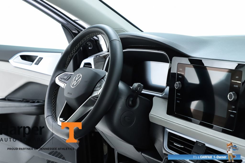 Used 2025 Volkswagen Taos SE w/ Panoramic Sunroof Package AWD/4WD image 34