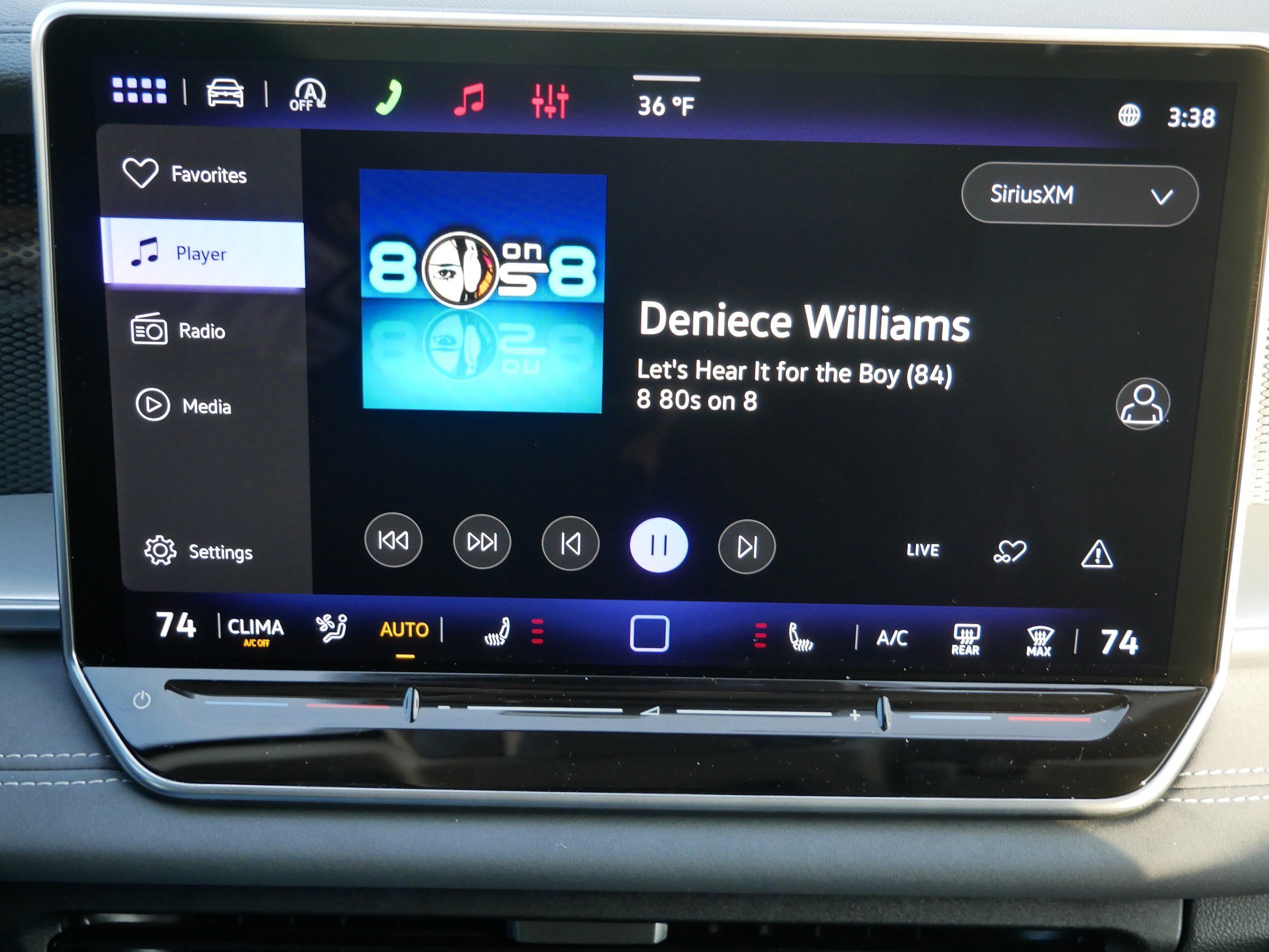 New 2026 Volkswagen Tiguan SE image 8