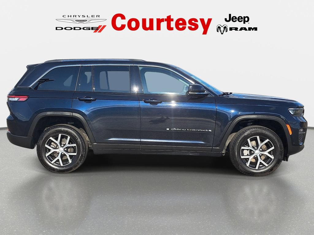 Certified 2023 Jeep Grand Cherokee Limited w/ Luxury Tech Group II AWD/4WD image 3