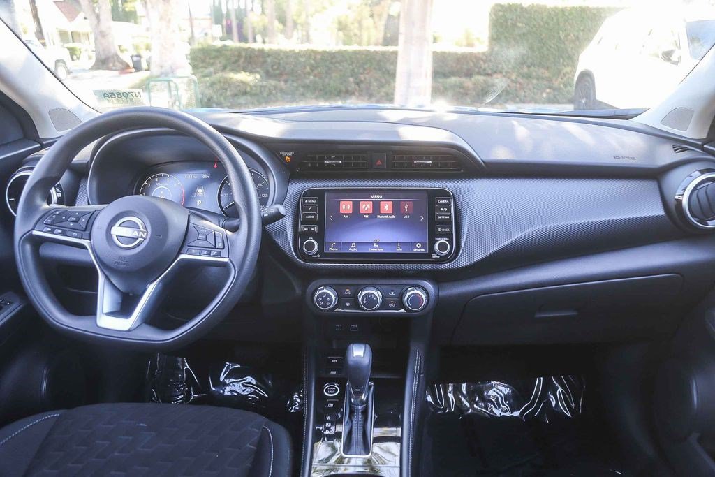Used 2023 Nissan Kicks SV FWD image 11