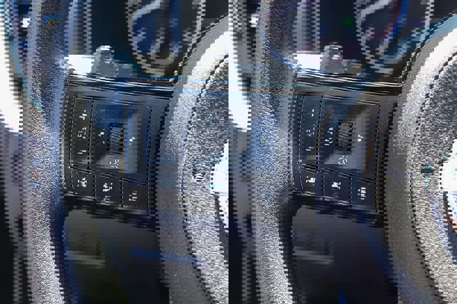 Used 2023 Nissan Rogue SV image 32